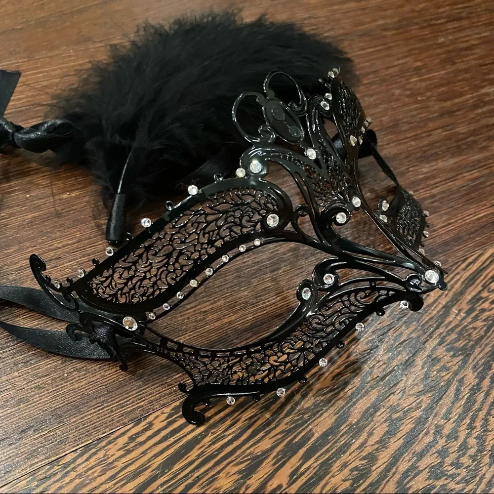 Laser Cut Venetian Black Metal Mask - Picture 2 of 5